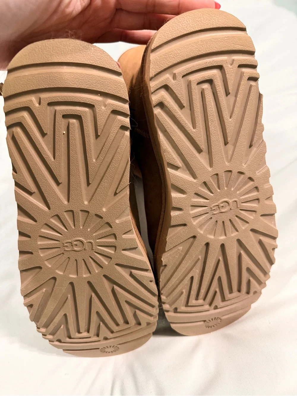 UGG Women's Chestnut Short Lunara new without box.
